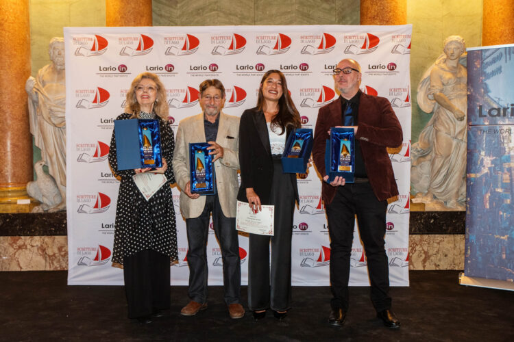 Como premio scritture di lago Lario In a vILLA oLMO, da sin. i premiati Marina Marazza, Eugenio Novara, Veronica Del Vecchio, Alessandro Storti